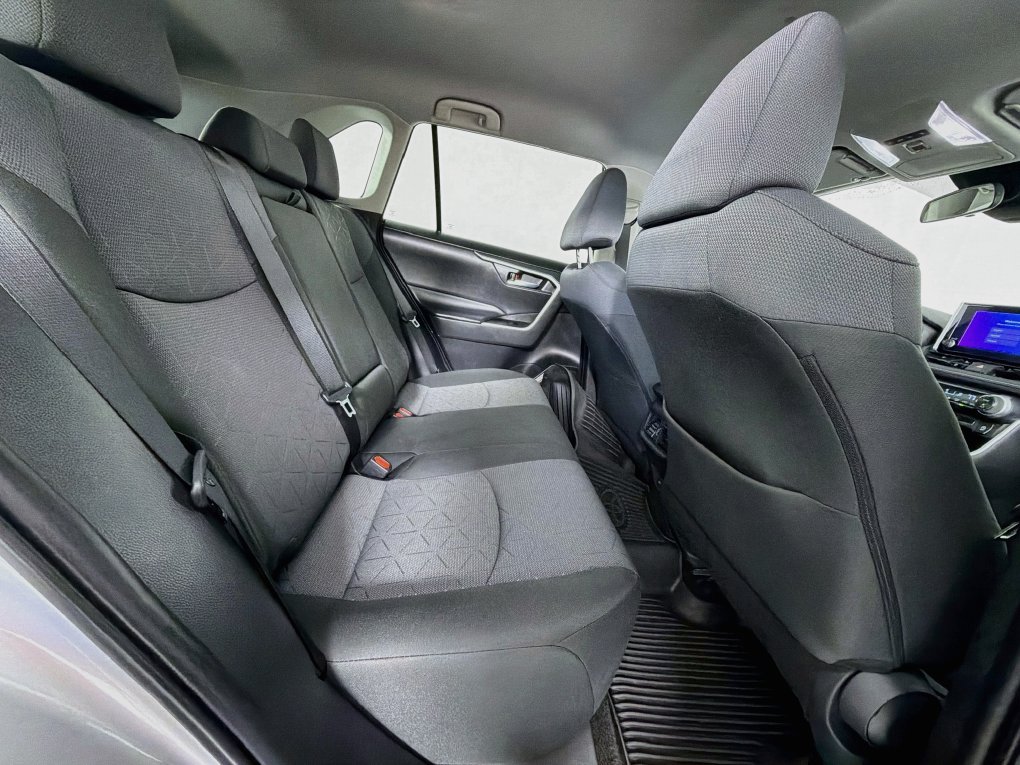Used 2025 Toyota RAV4 XLE FWD image 28