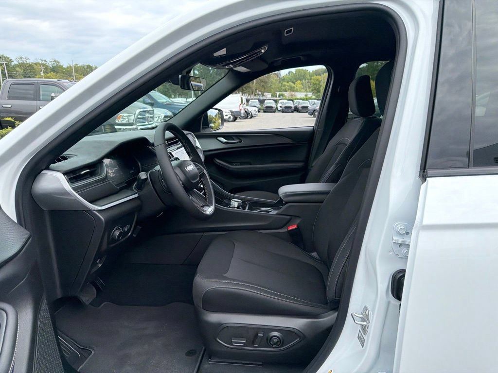New 2026 Jeep Grand Cherokee L 4WD image 12