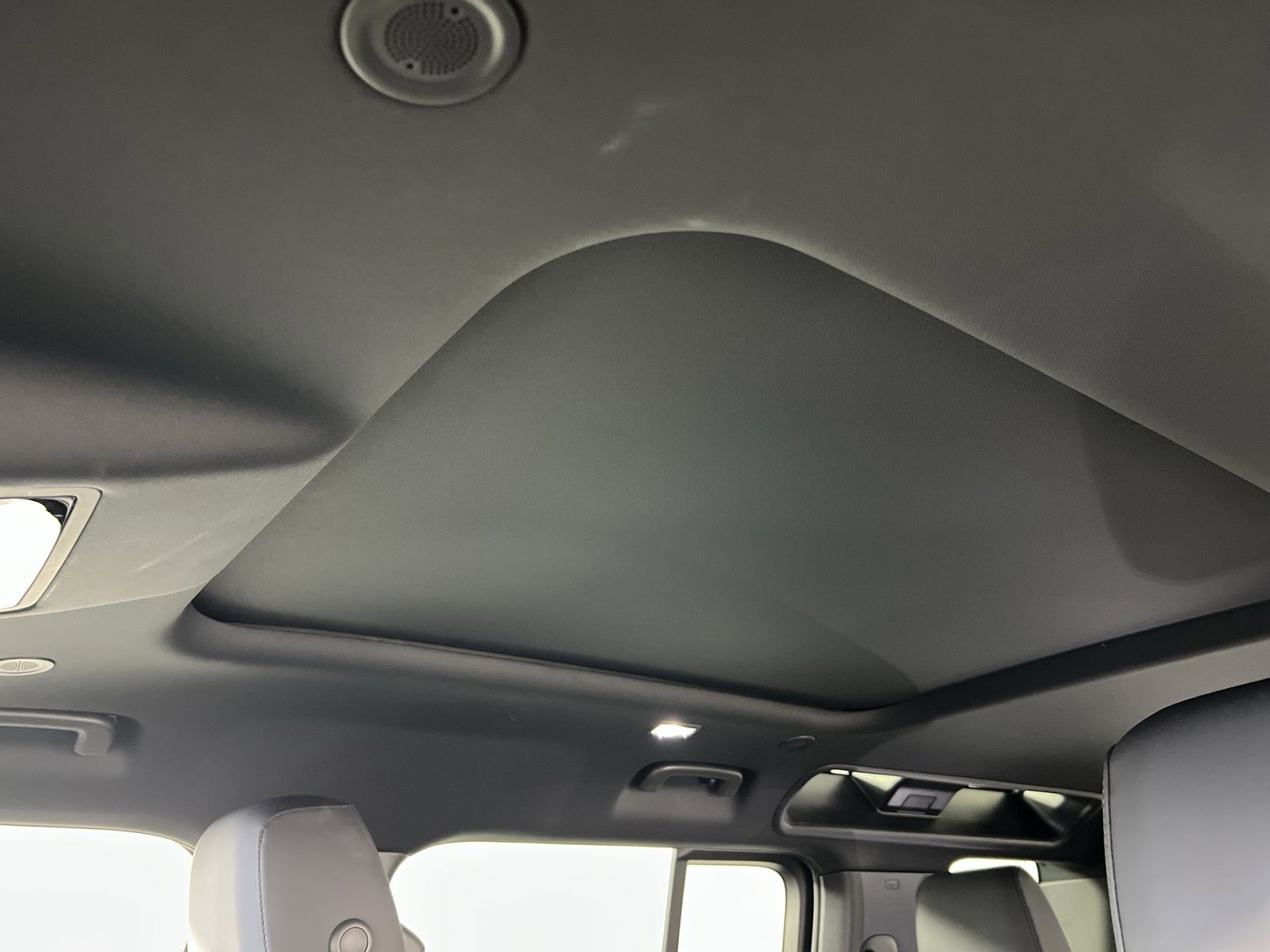 Used 2025 Land Rover Defender 110 S image 24