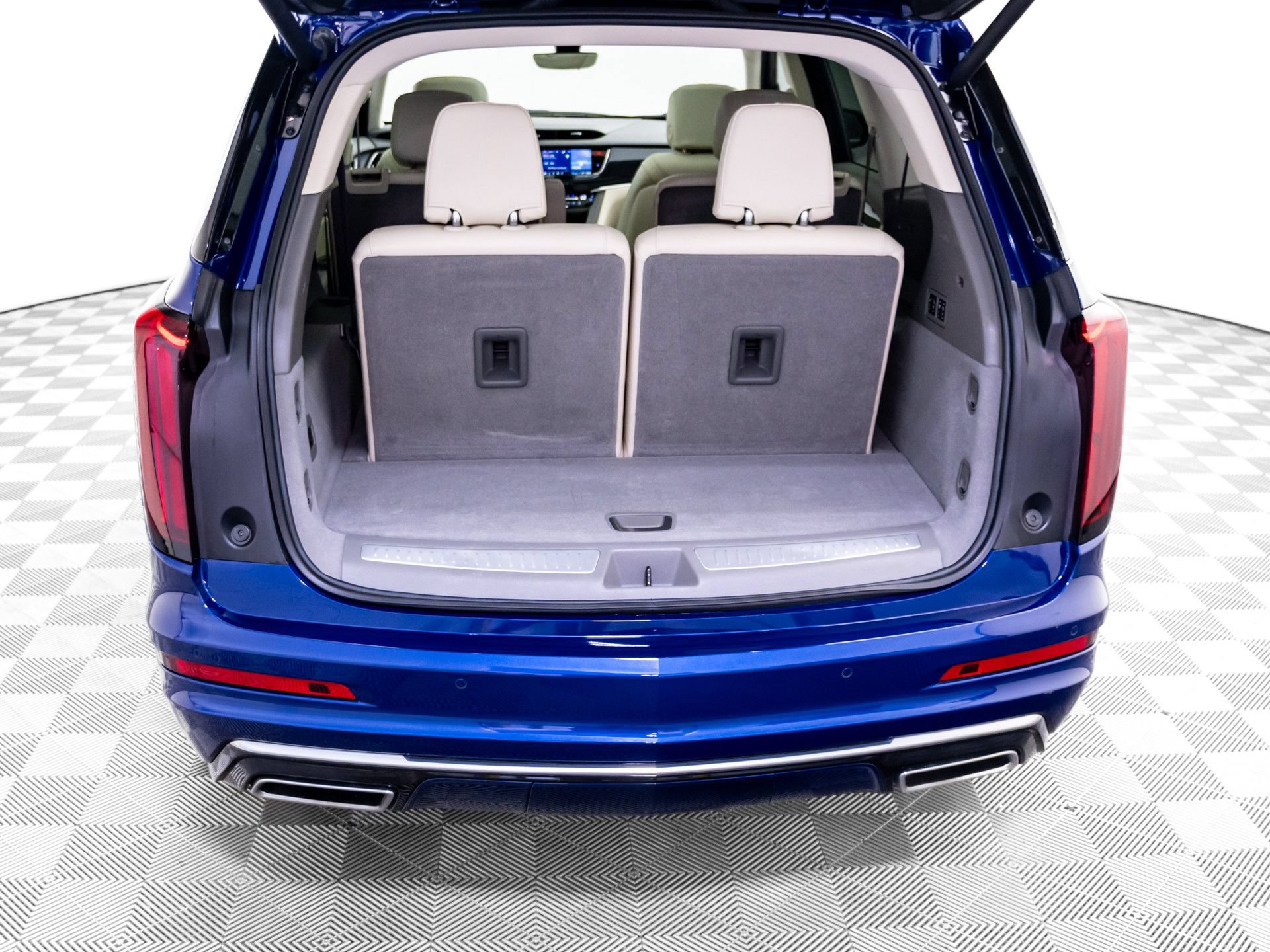 Used 2025 Cadillac XT6 Premium Luxury w/ Technology Package AWD/4WD image 38