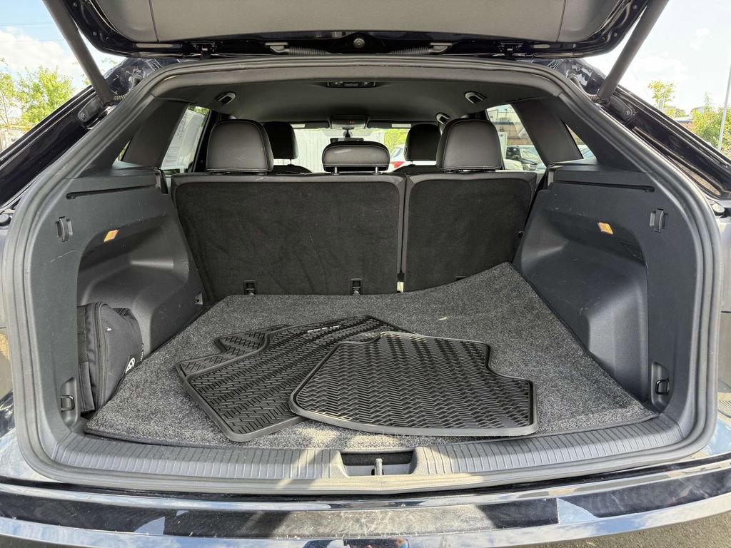 Used 2021 Volkswagen Atlas Cross Sport SE FWD image 12