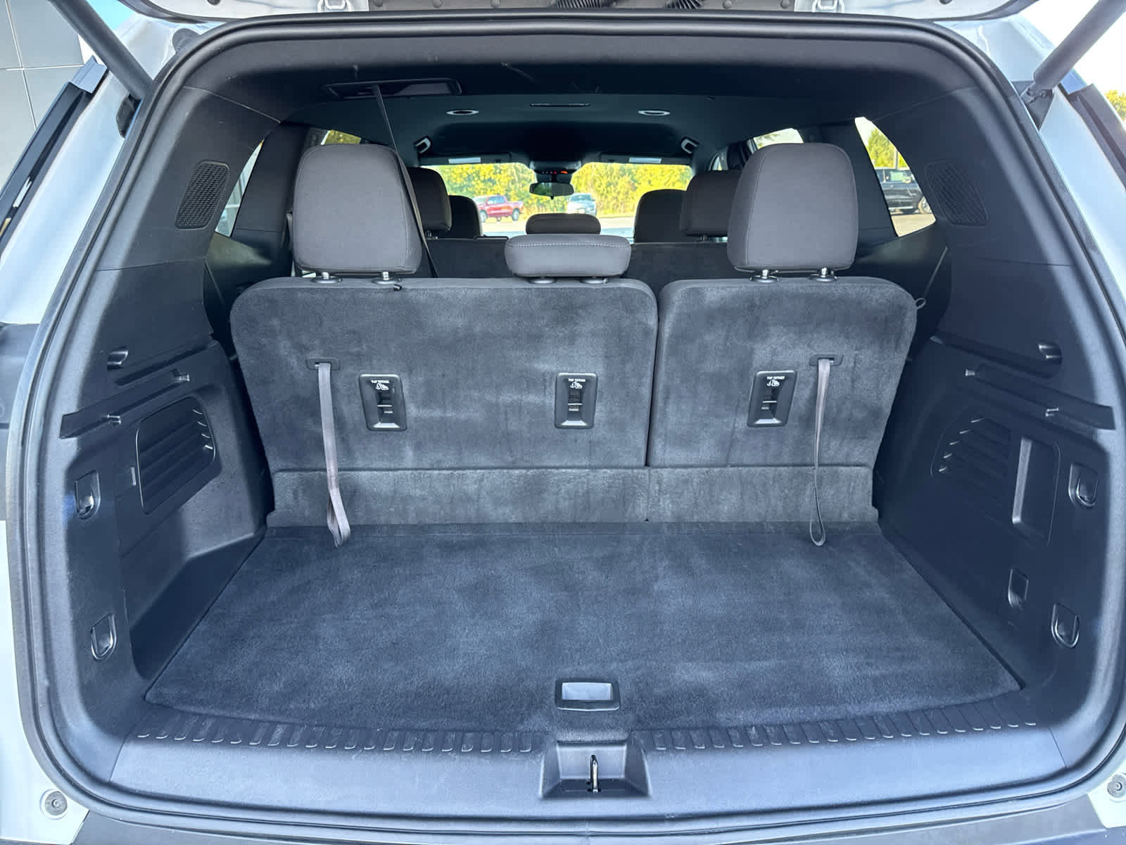 Used 2025 GMC Acadia Elevation image 15