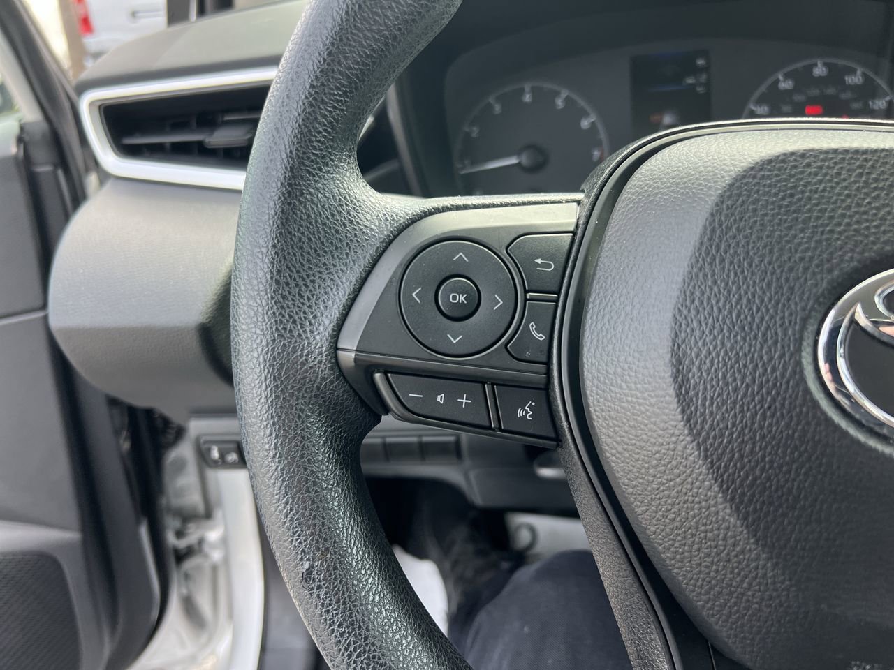 Used 2024 Toyota Corolla LE FWD image 18