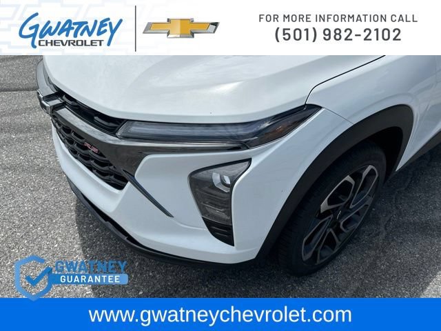 Used 2025 Chevrolet Trax RS w/ Sunroof Package FWD image 14