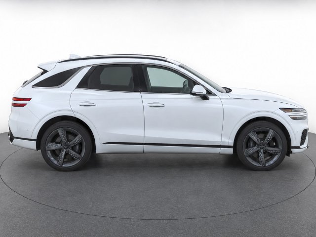 Used 2025 Genesis GV70 3.5T Sport w/ Sport Advanced Package AWD/4WD image 8