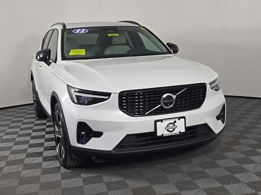 Certified 2023 Volvo XC40 B5 Ultimate w/ Climate Package image 3