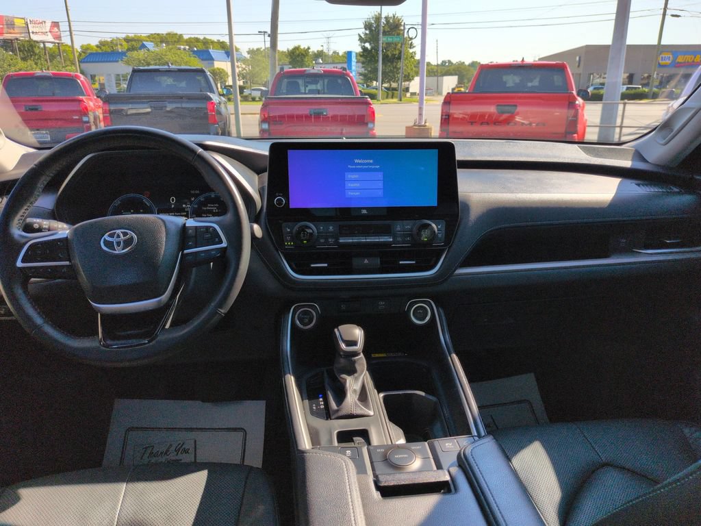 Used 2024 Toyota Grand Highlander AWD Hybrid image 12