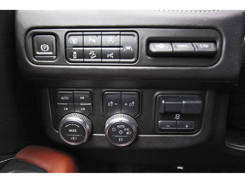 Used 2024 GMC Yukon Denali Ultimate AWD/4WD image 19
