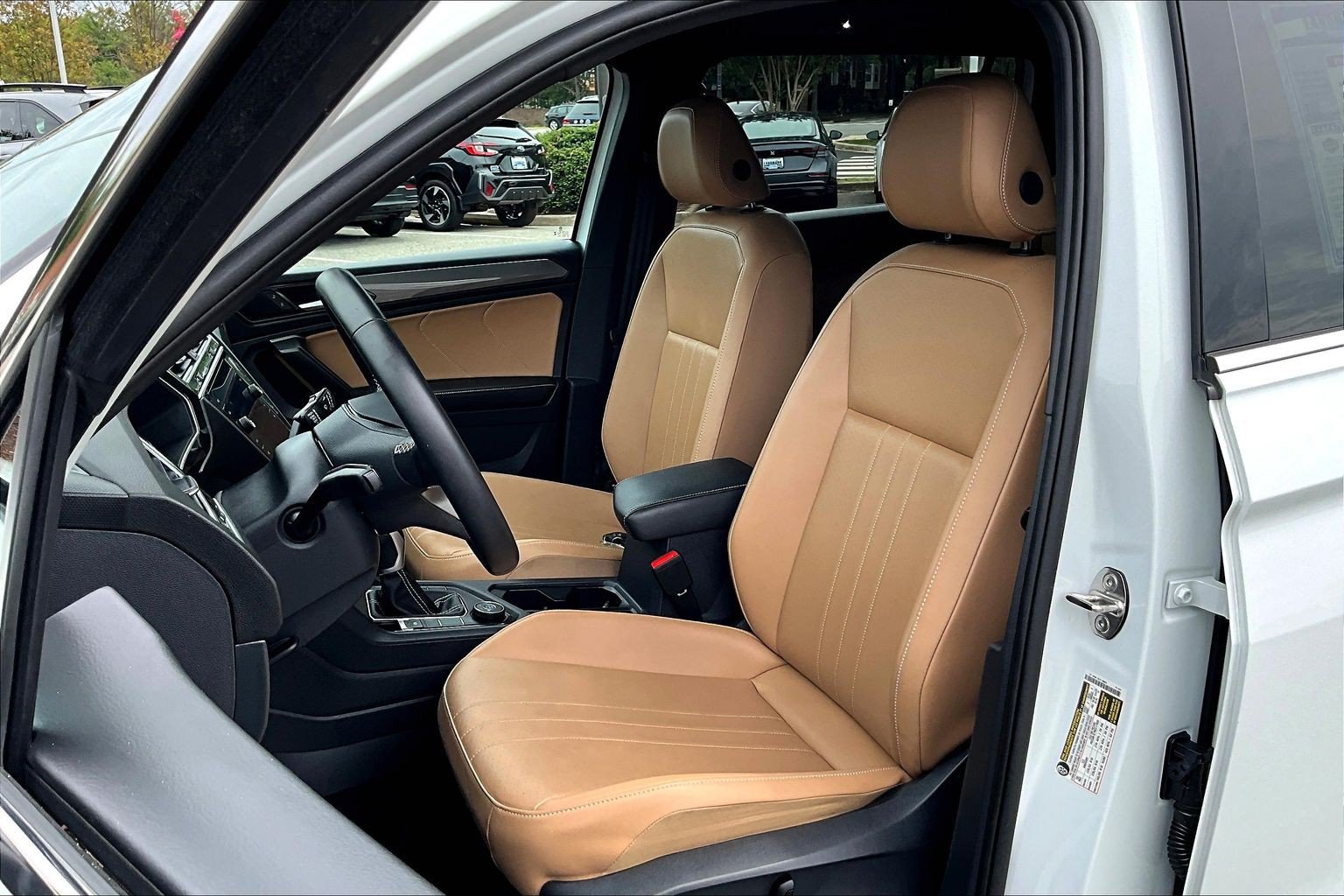 Used 2024 Volkswagen Tiguan SE w/ Panoramic Sunroof Package AWD/4WD image 27