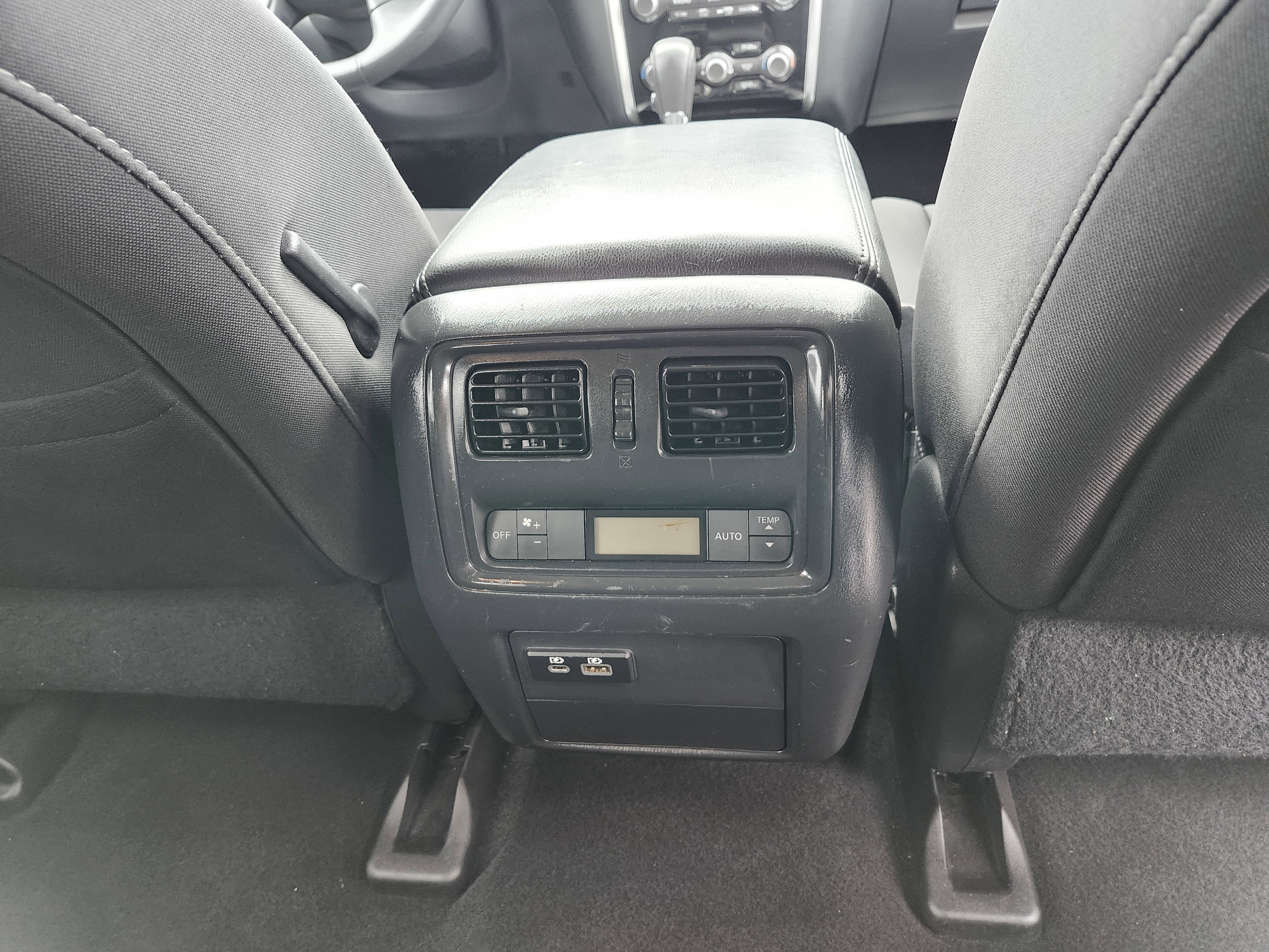 Used 2020 Nissan Pathfinder SV image 15