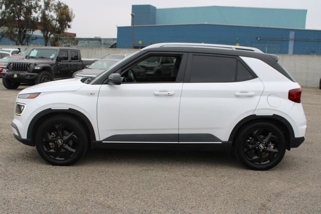 Used 2022 Hyundai Venue Limited image 7