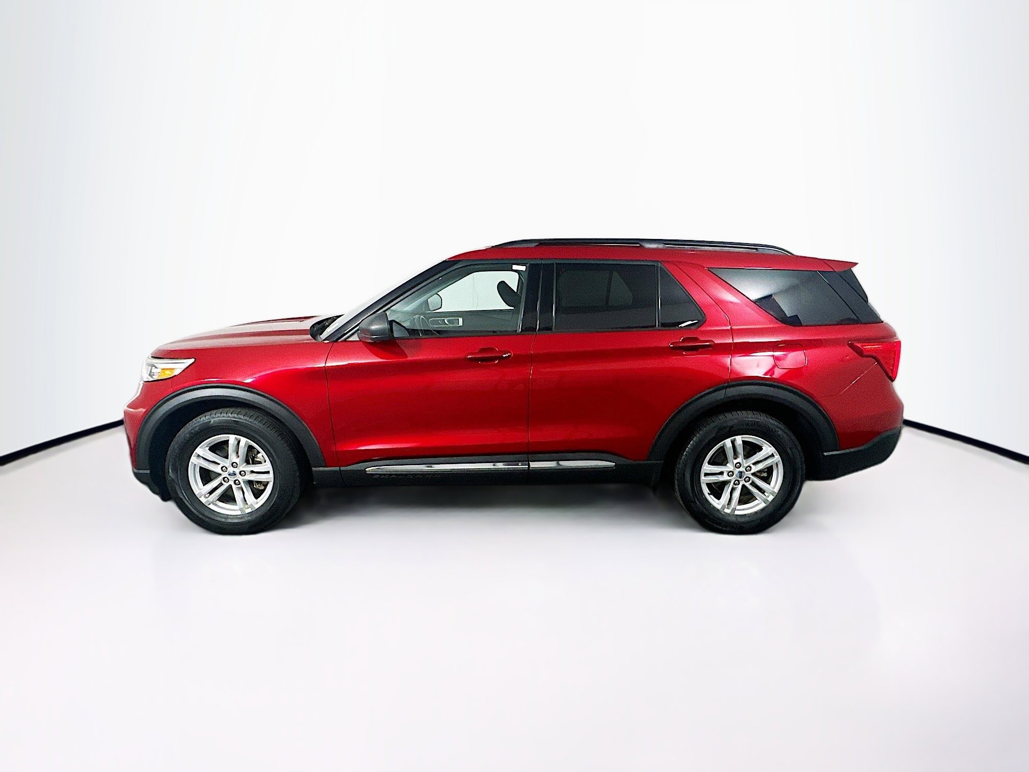 Used 2020 Ford Explorer XLT RWD image 4
