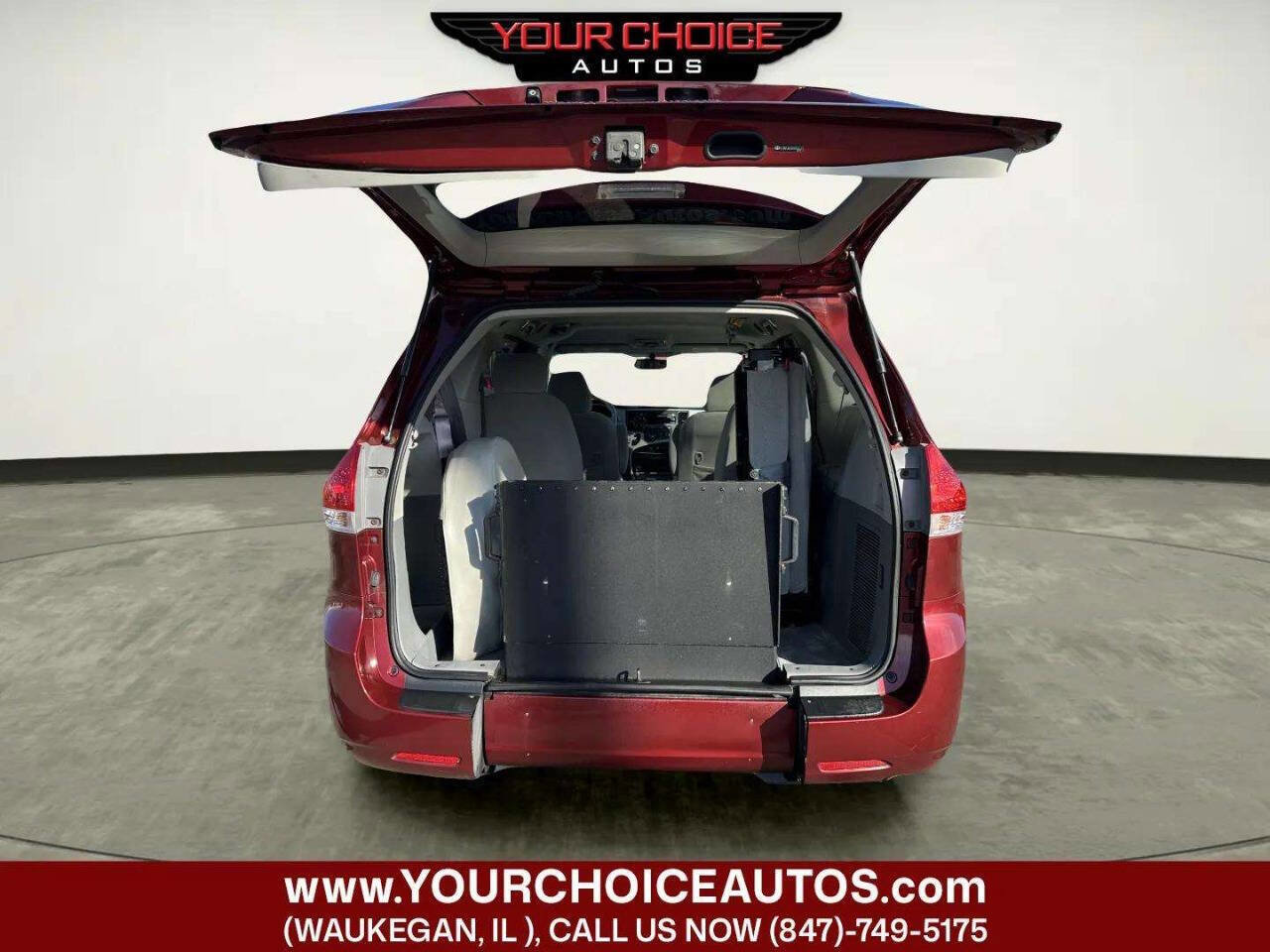 Used 2011 Toyota Sienna LE FWD image 34