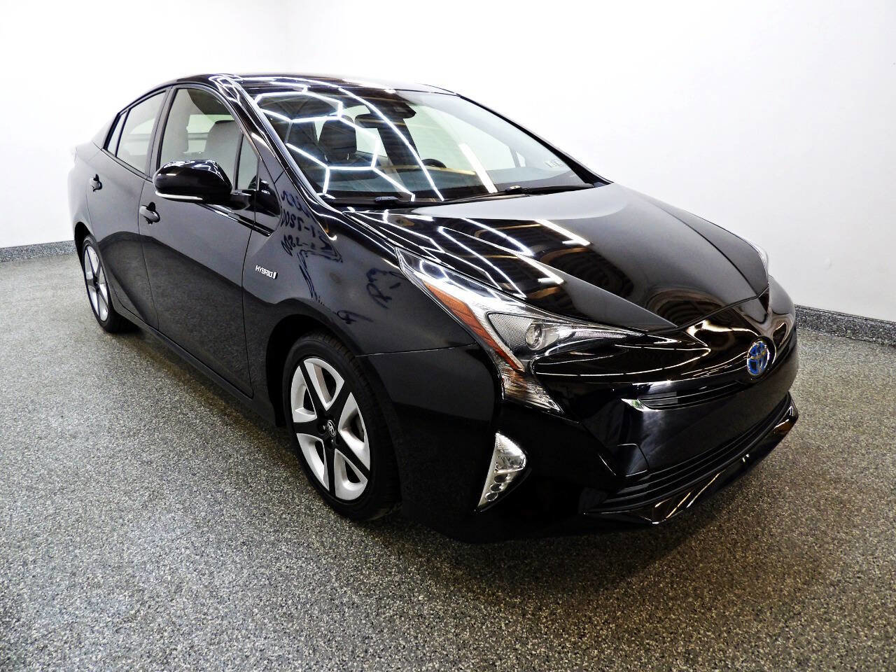 Used 2016 Toyota Prius Three Touring image 3