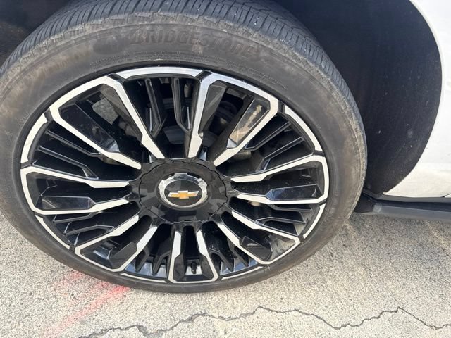 Used 2025 Chevrolet Suburban High Country AWD/4WD image 7