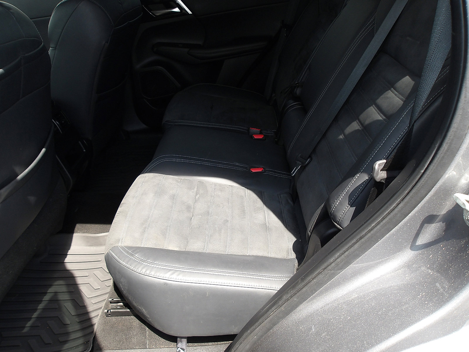 Used 2022 Mitsubishi Outlander SE AWD/4WD image 11