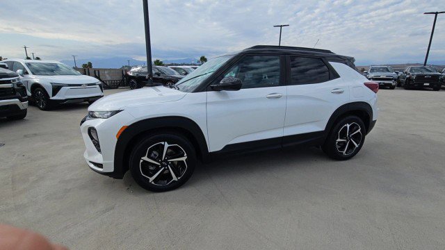 Used 2022 Chevrolet TrailBlazer RS w/ Sun and Liftgate Package FWD image 4