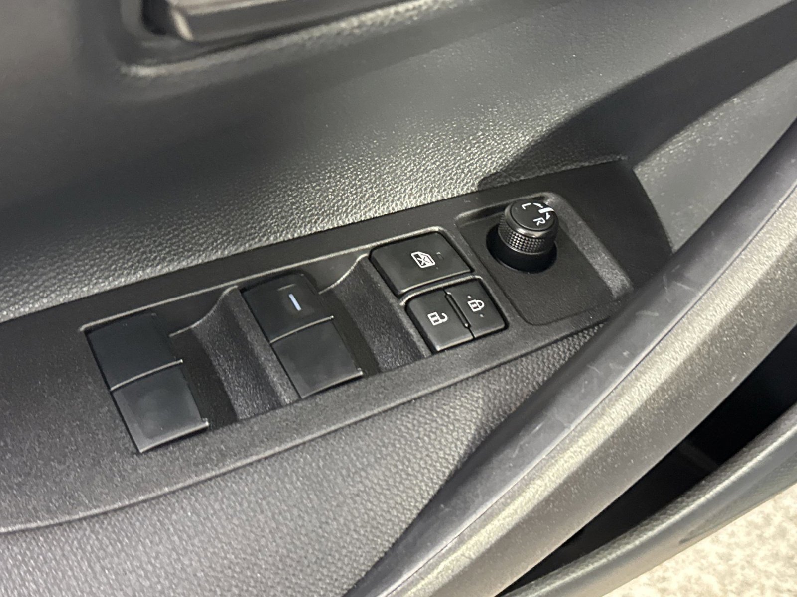 Used 2025 Toyota Corolla LE image 19