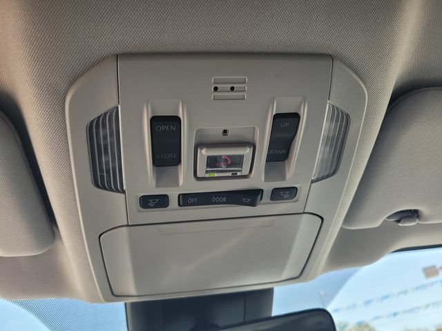 Used 2023 Toyota Highlander XLE AWD/4WD image 22