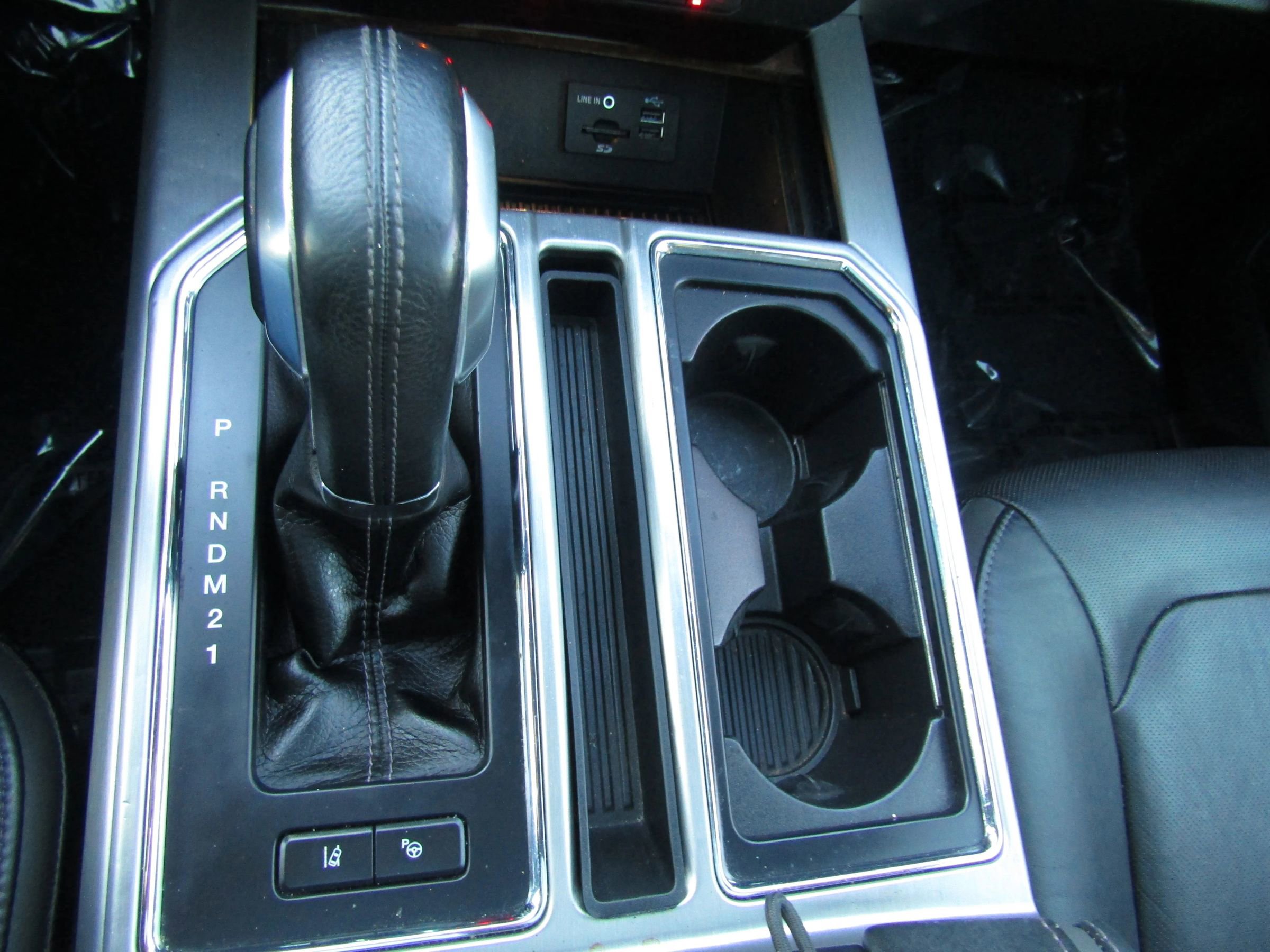 Used 2015 Ford F150 Platinum w/ Equipment Group 701A Luxury image 40