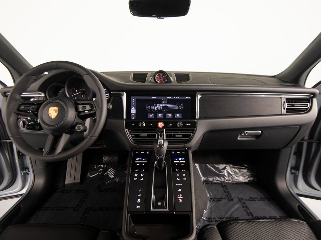 New 2026 Porsche Macan GTS image 28