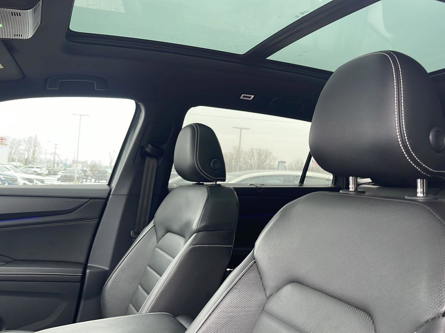 Used 2024 Volkswagen Atlas Cross Sport SEL R-Line image 9