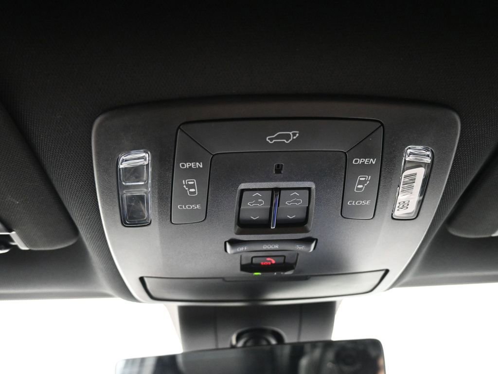 Certified 2025 Toyota Sienna Limited image 17