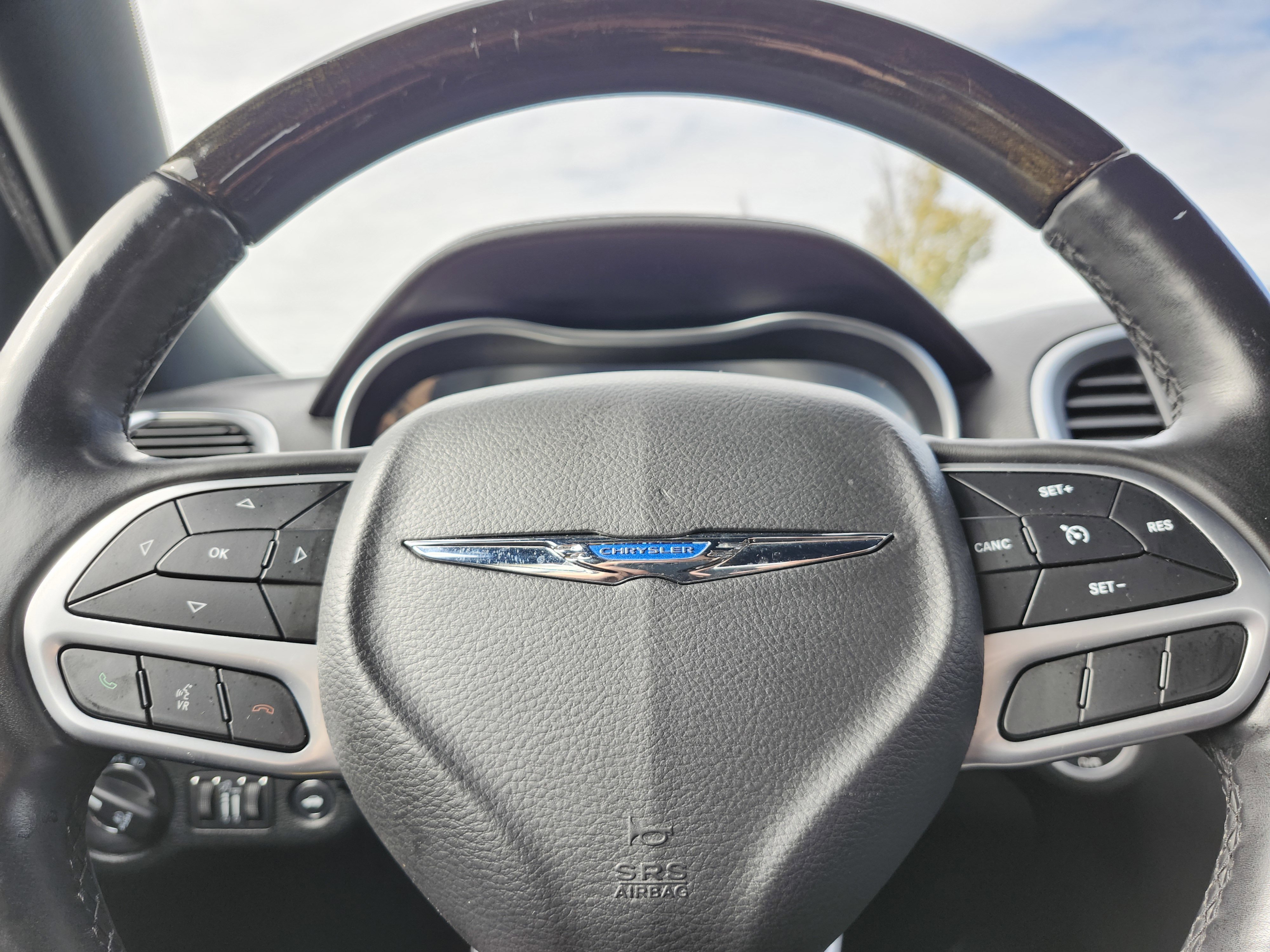 Used 2018 Chrysler 300 Limited image 20