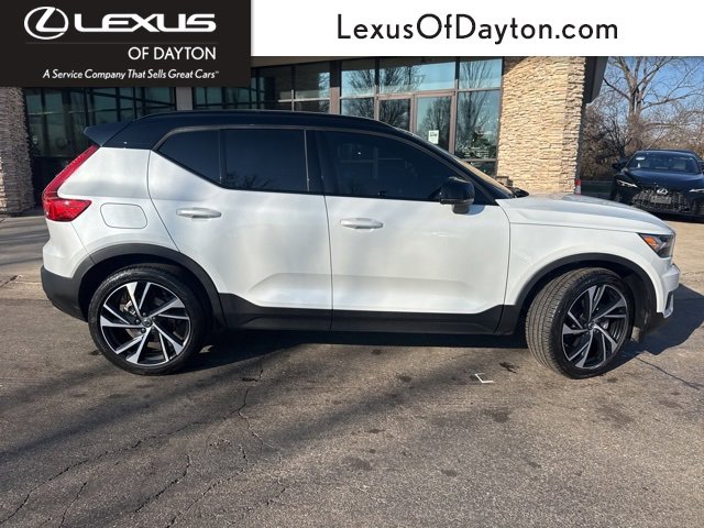Used 2021 Volvo XC40 T5 R-Design w/ Climate Package video 2
