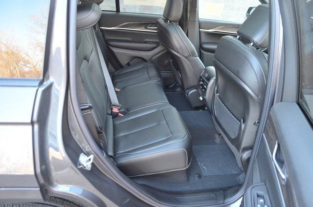 New 2025 Jeep Grand Cherokee Limited image 32
