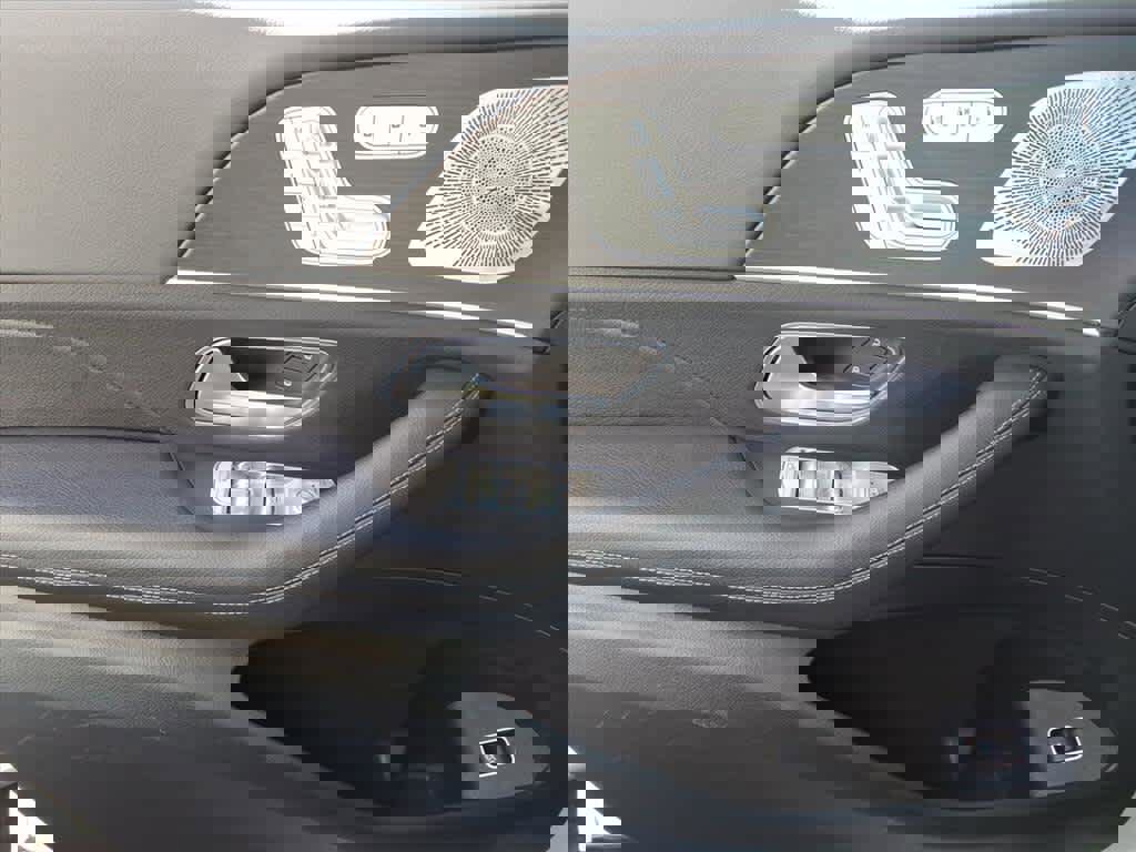 Used 2023 Mercedes-Benz GLS 450 4MATIC image 15