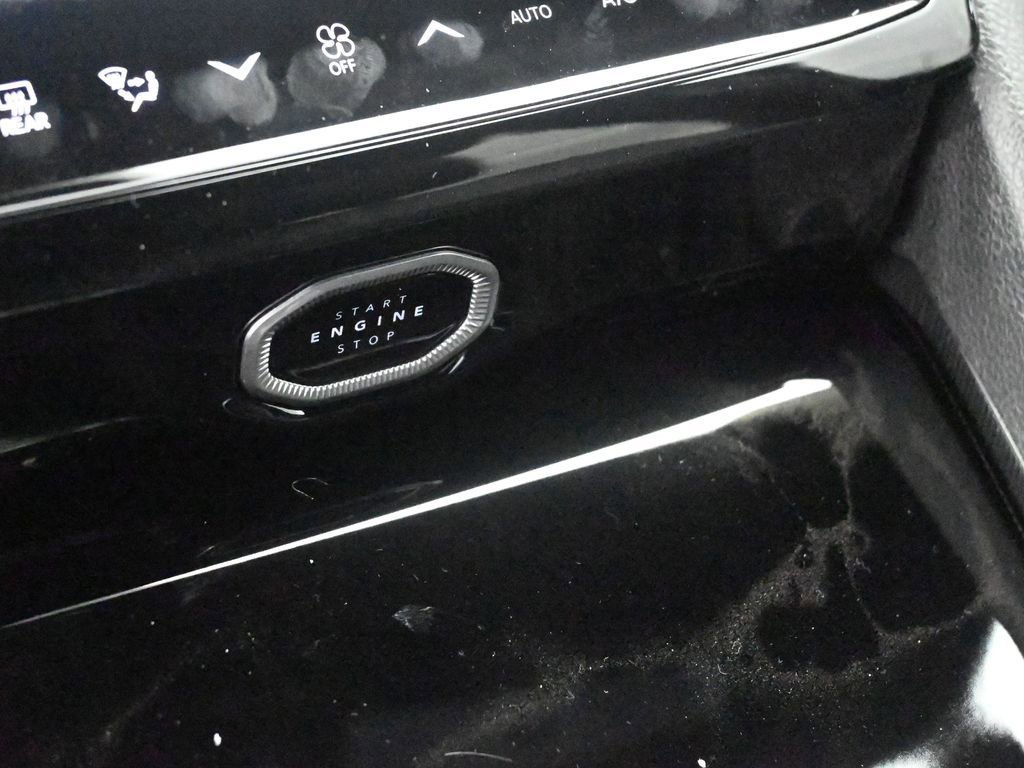 New 2026 Jeep Grand Cherokee Laredo image 18