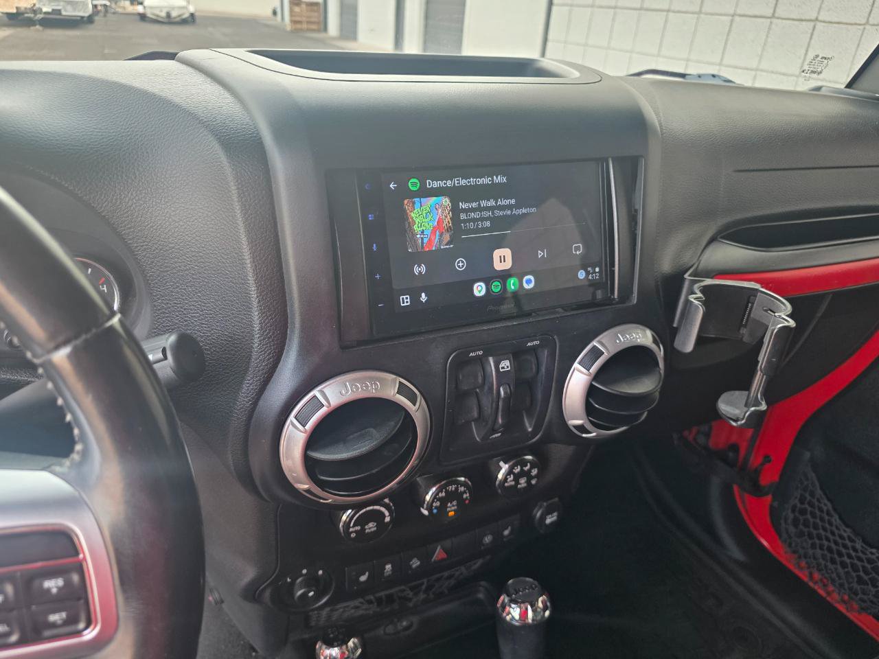 Used 2016 Jeep Wrangler Unlimited Rubicon AWD/4WD image 35