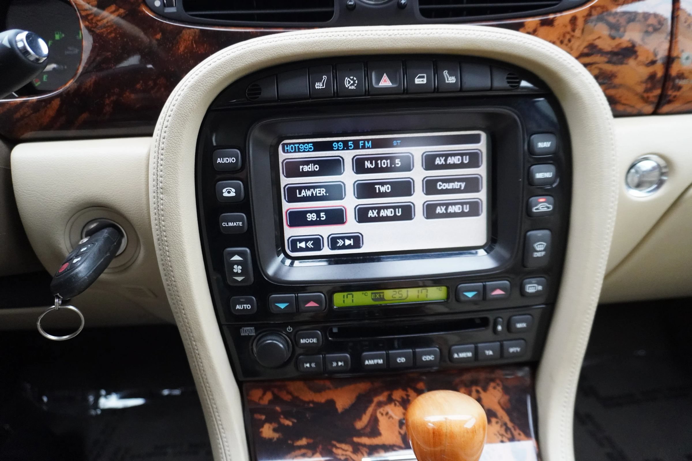 Used 2008 Jaguar XJ8 RWD image 19
