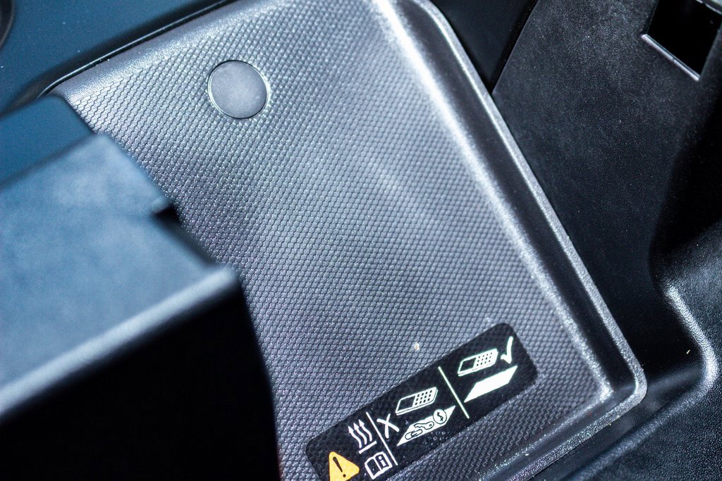 Used 2024 GMC Sierra 1500 AT4 w/ Technology Package image 16