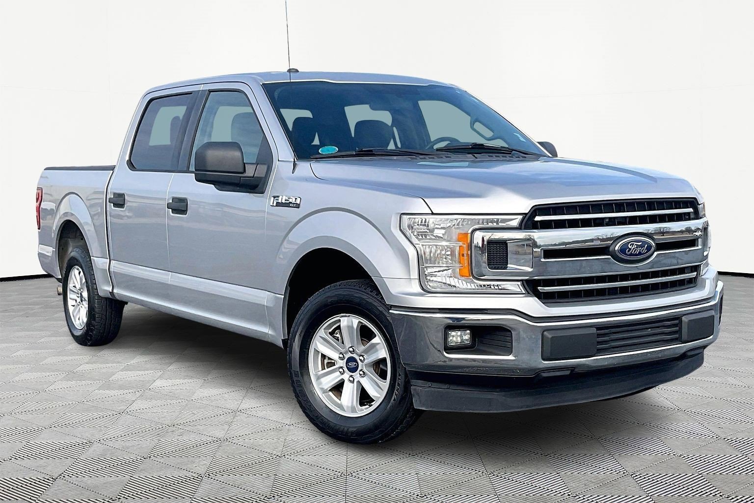 Used 2018 Ford F150 XLT image 1