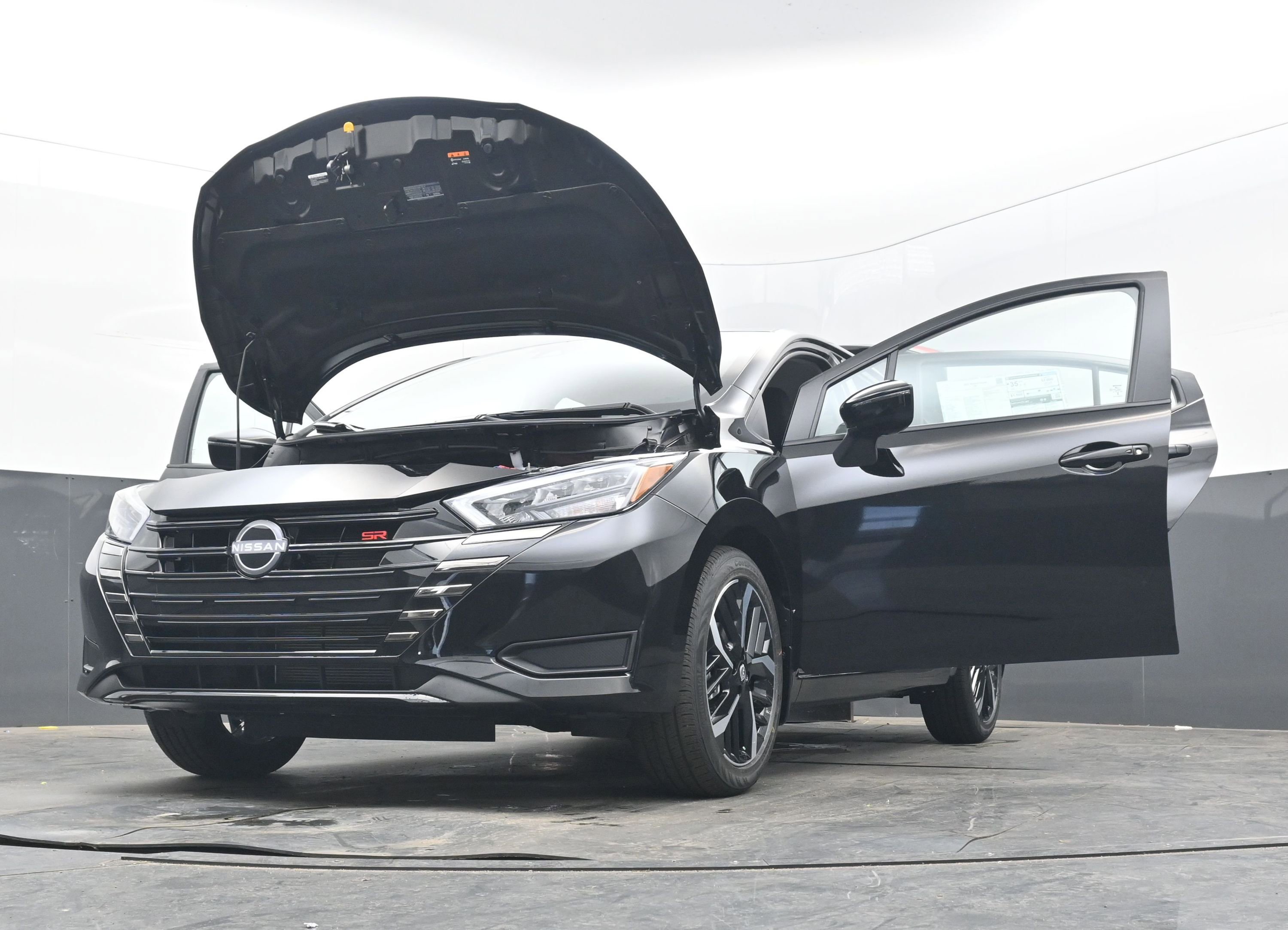 New 2025 Nissan Versa SR image 39