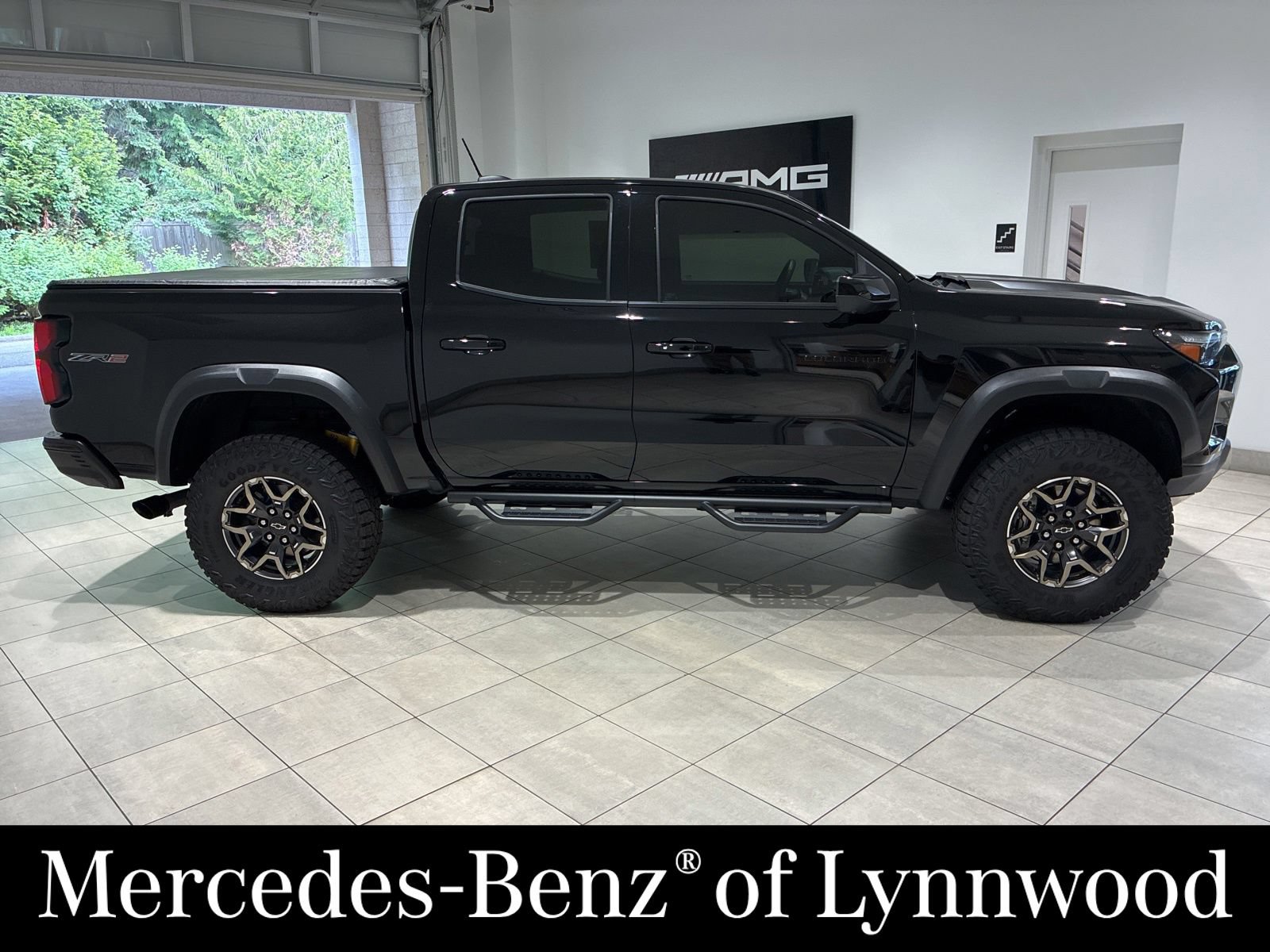 Used 2024 Chevrolet Colorado ZR2 w/ ZR2 Convenience Package III AWD/4WD image 3