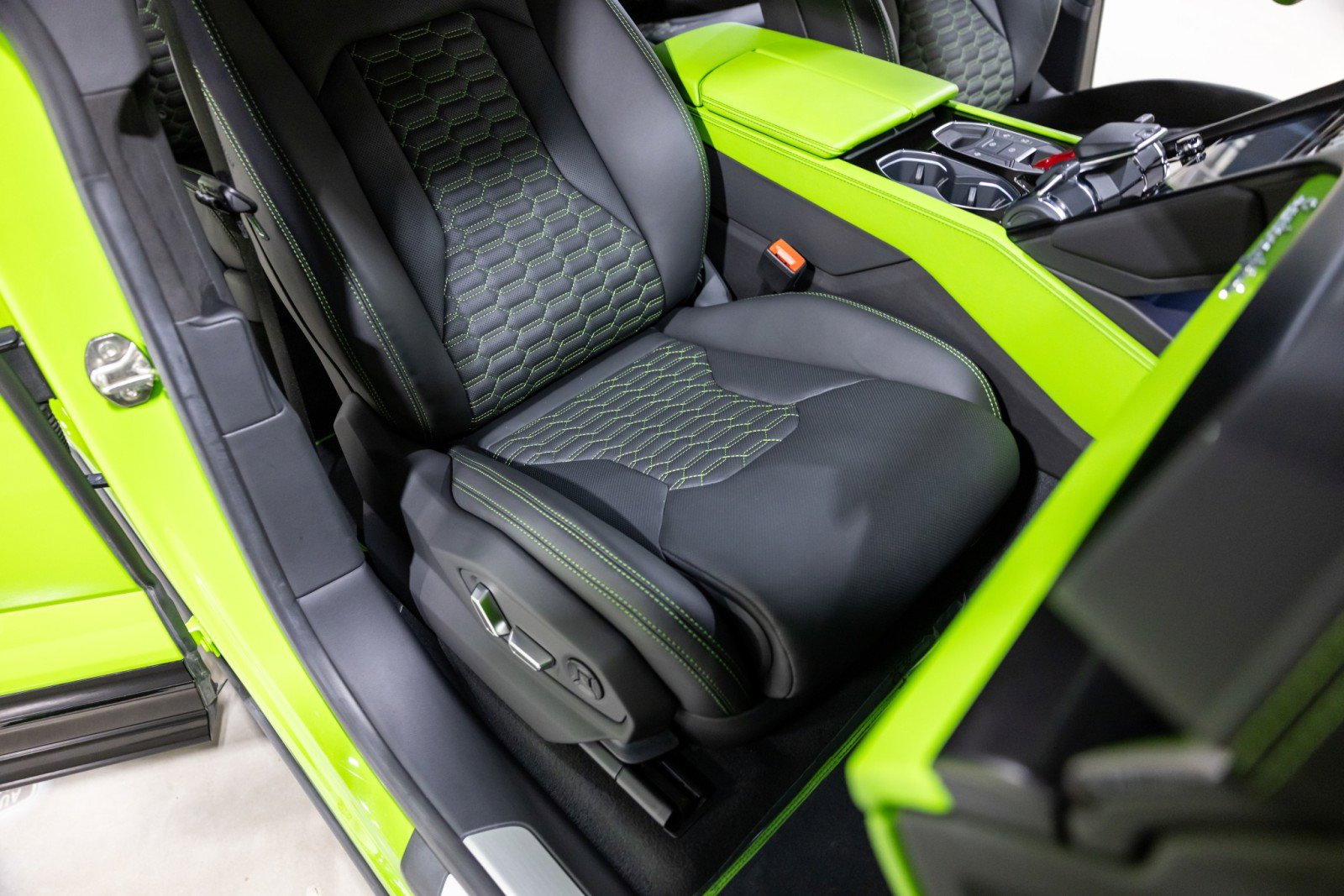 Used 2022 Lamborghini Urus image 31