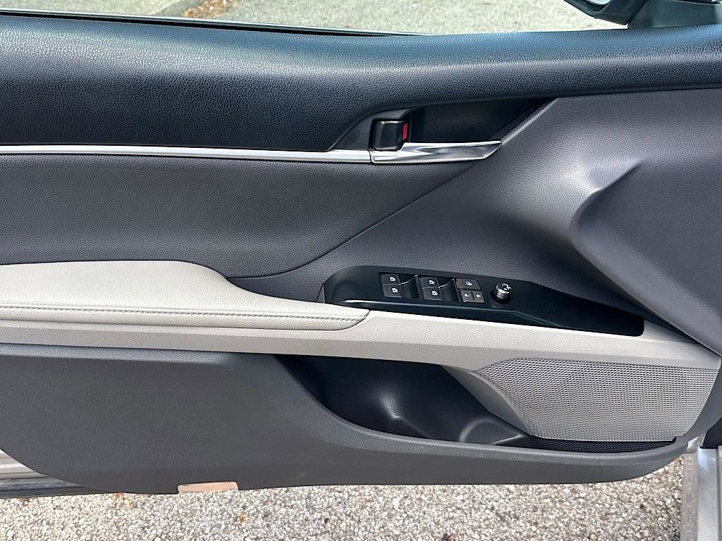 Certified 2019 Toyota Camry XLE FWD image 15