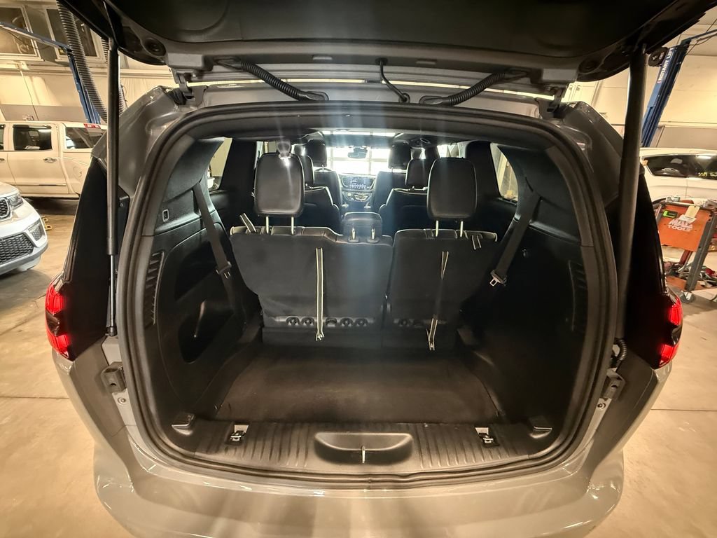 Used 2025 Chrysler Pacifica Limited FWD image 22