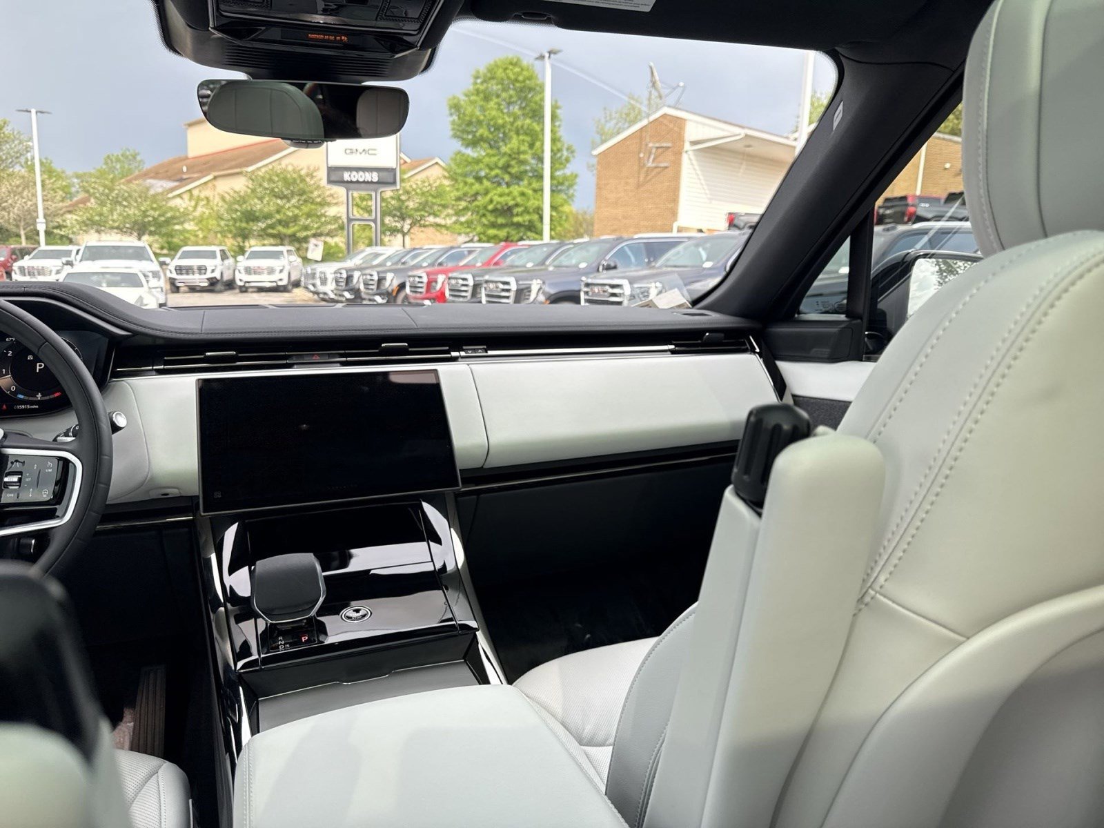 Used 2024 Land Rover Range Rover Sport SE AWD/4WD image 18