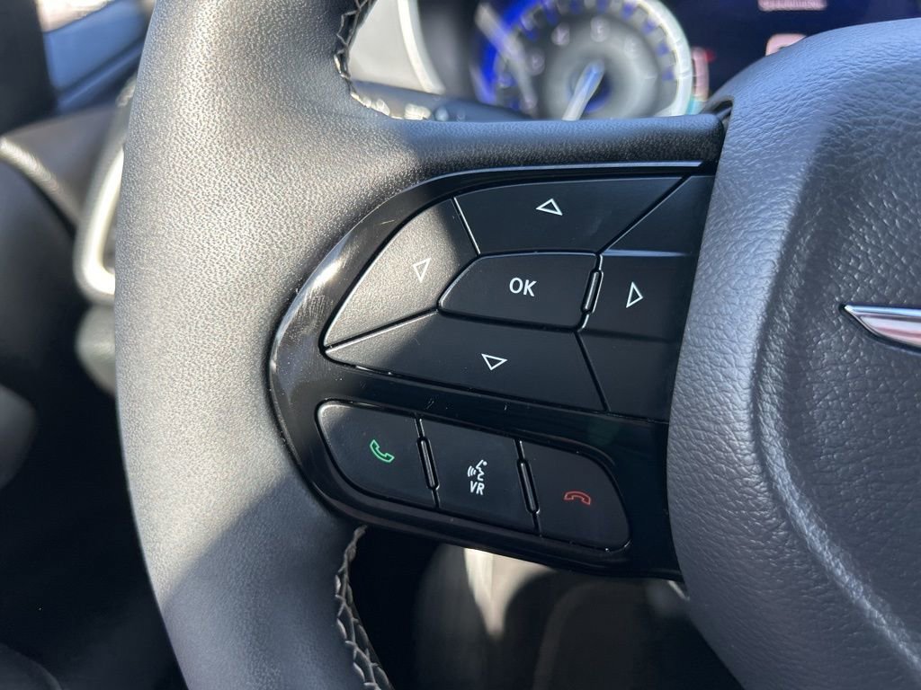 Used 2024 Chrysler Pacifica Touring-L w/ Uconnect Theater Family Group image 18