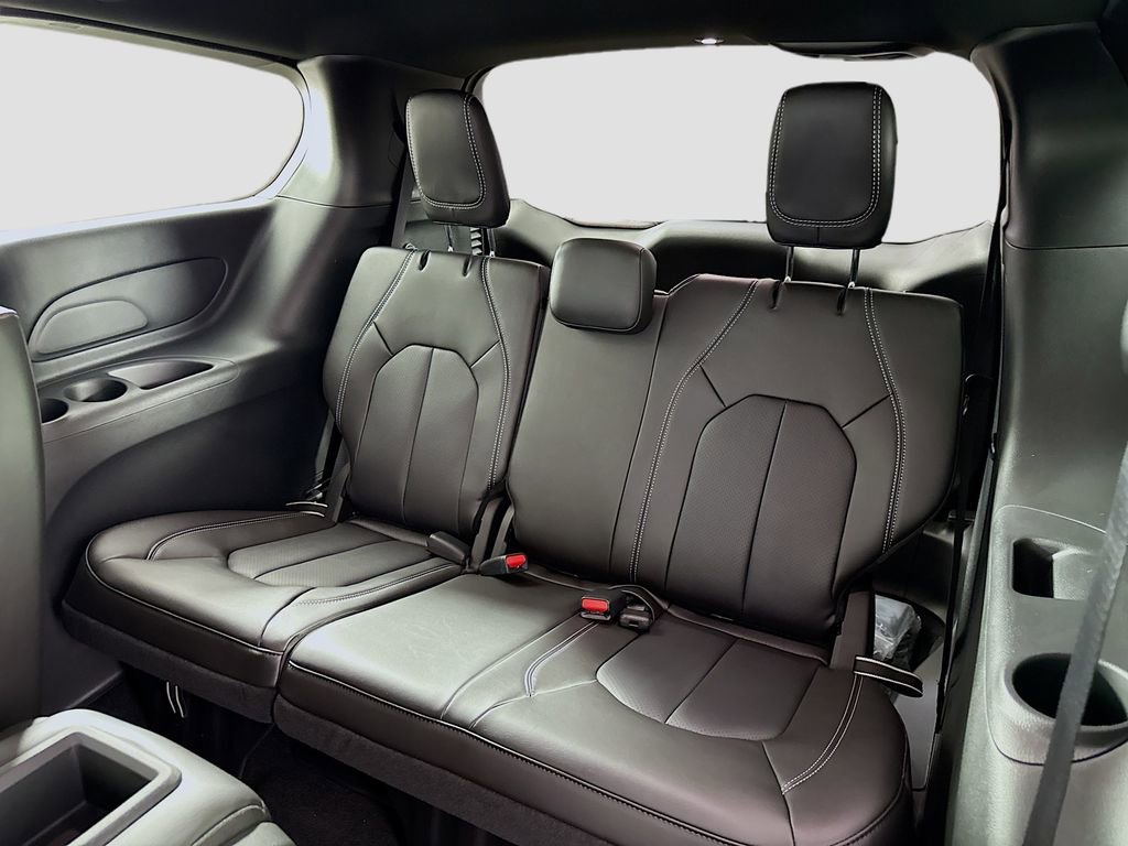 New 2026 Chrysler Pacifica Select image 20