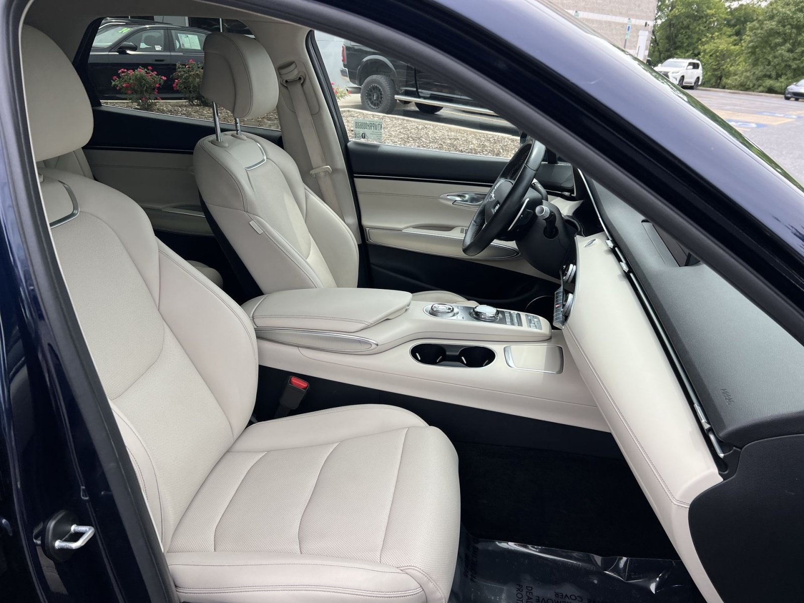 Used 2024 Genesis GV70 2.5T w/ Select Package AWD/4WD image 27