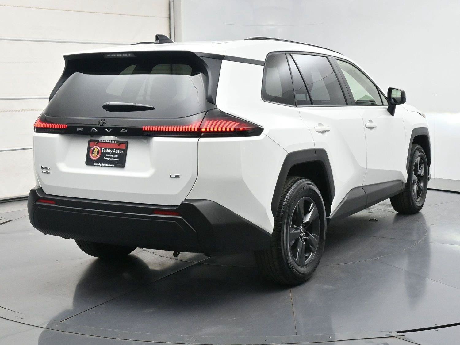 Used 2026 Toyota RAV4 LE AWD/4WD image 26