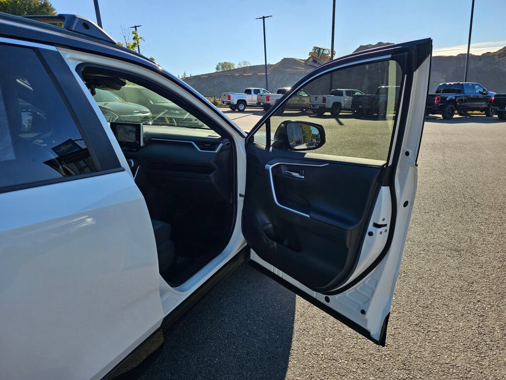 Used 2019 Toyota RAV4 XSE AWD/4WD image 29