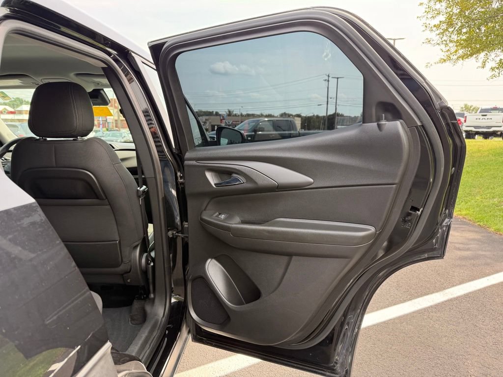 Used 2021 Chevrolet TrailBlazer LS AWD/4WD image 18