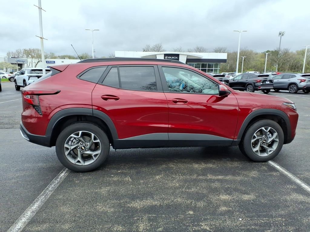 Used 2025 Chevrolet Trax LT w/ Driver Confidence Package FWD image 8