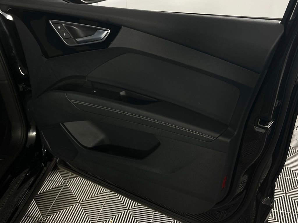 Used 2023 Audi Q4 e-tron Prestige image 27